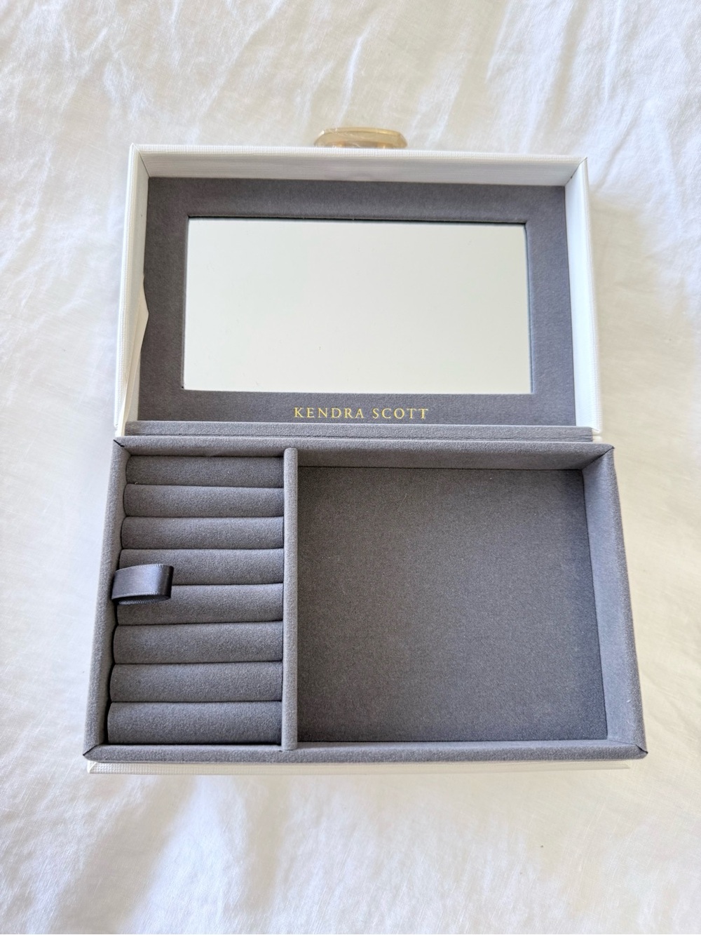 Kendra Scott | White Faux Leather Mirrored Jewelry Box | Gray Velvet Lined - Picture 4 of 11